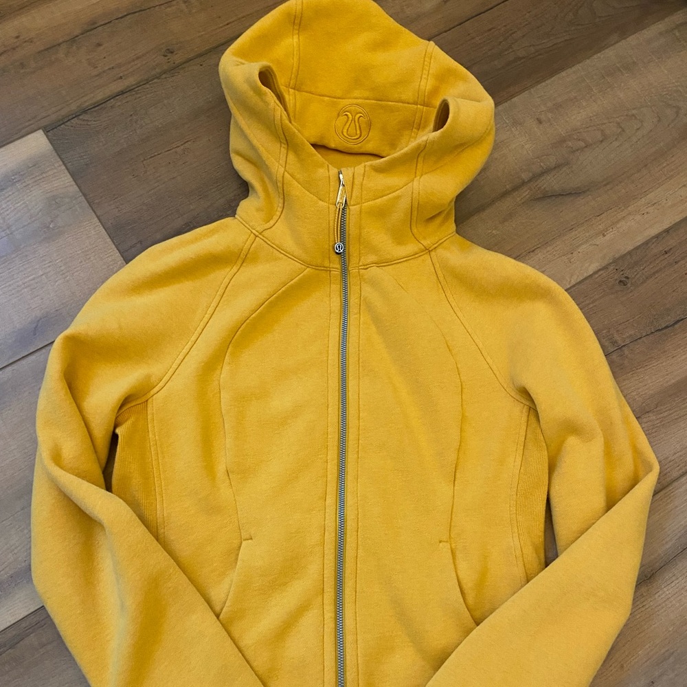 Lululemon Scuba Hoodie 💛